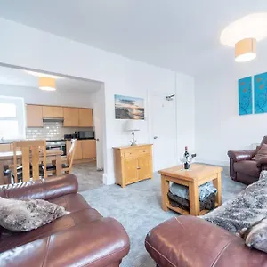 Mumbles View - Free Parking Oystermouth
